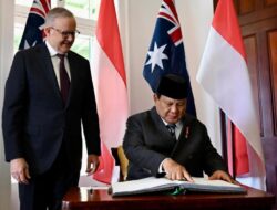 Didampingi PM Albanese, Presiden Prabowo Tinjau Kapal HMAS Canberra