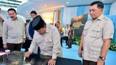 Penyerahan Laporan Capaian Hasil Satuan Tugas Penertiban Kawasan Hutan (Satgas PKH)