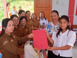 Kepala SD Negeri Pakuure Tiga Susanti SiLow Gelar Penamatan Siswa/i Kelas VI